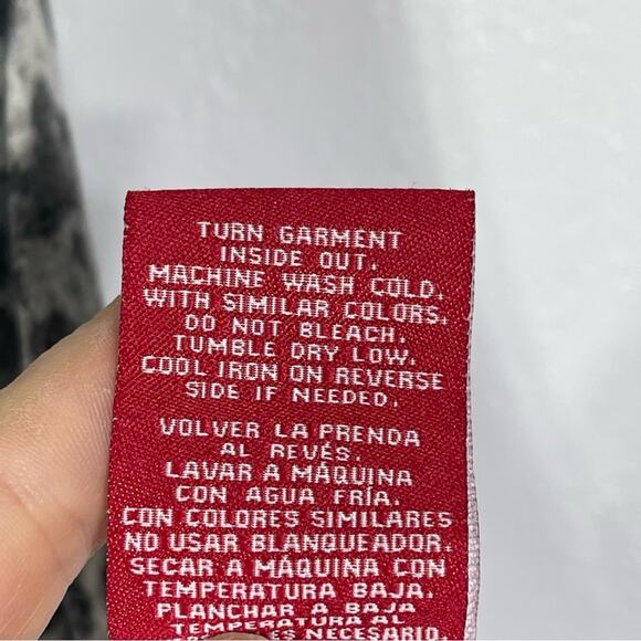 Bongo Leopard Print Asymmetrical Shirt. Size Small. In excellent condition! - Picture 5 of 6